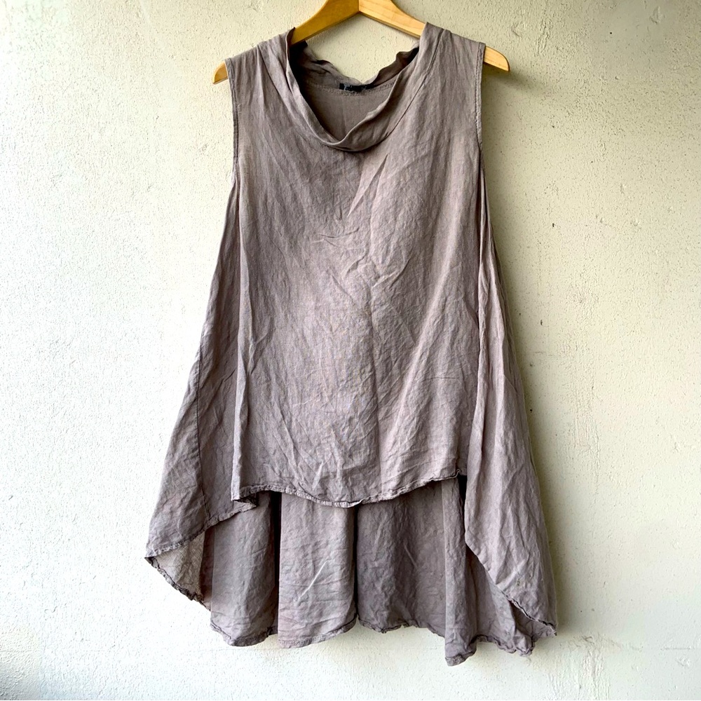 Elegant Sleeveless Gray Top